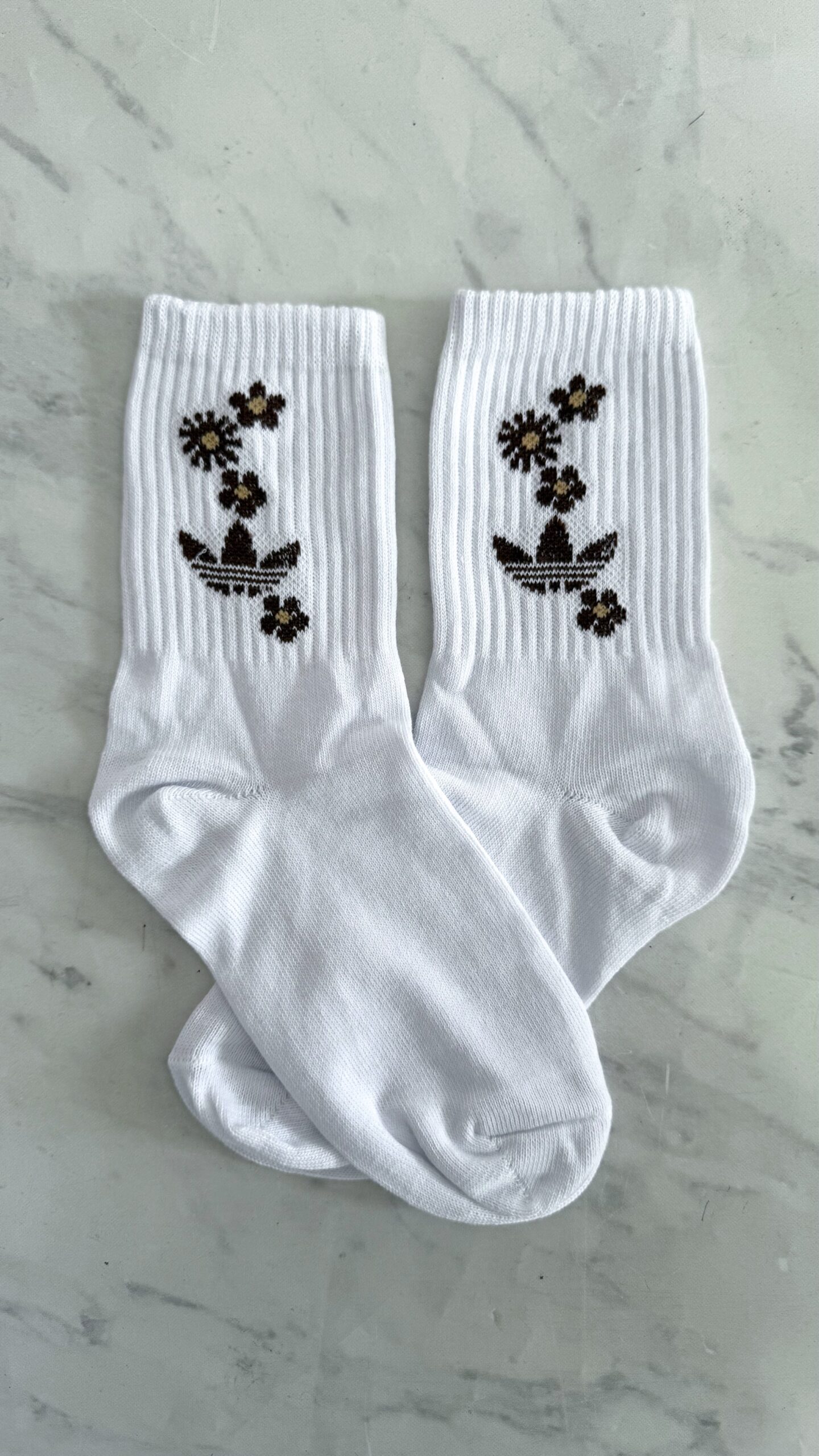 Adidas Florcitas Marrones