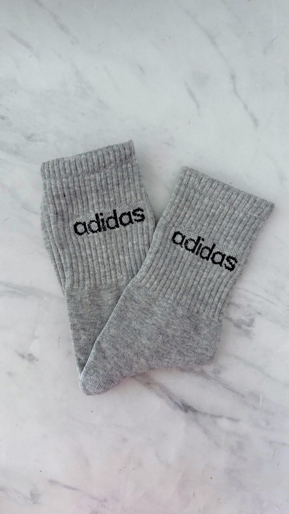 Adidas Letras Base Gris